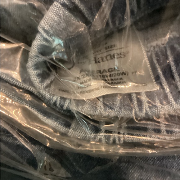 Ladies jeans, never worn. - Picture 10 of 12